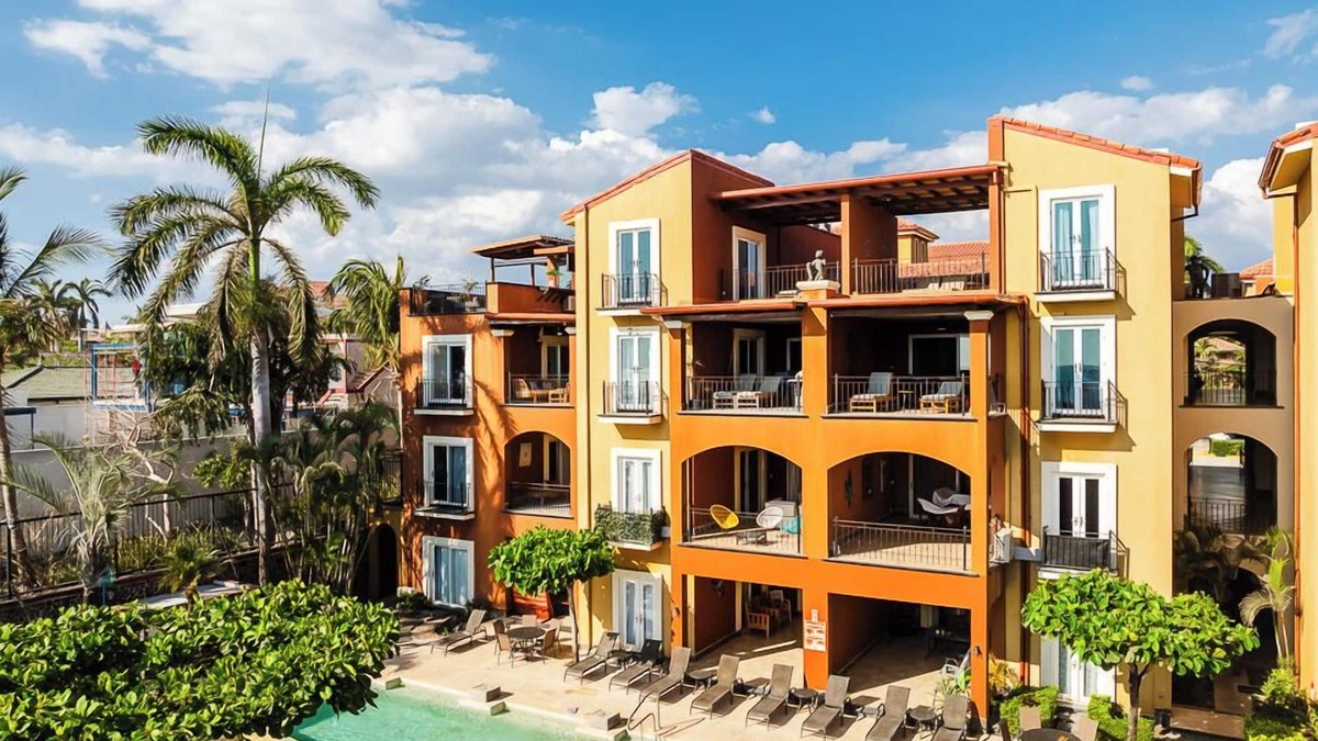 Playa Langosta Villa | Beachfront Modern 3BR Penthouse Roof top & ocean views, sleeps 7