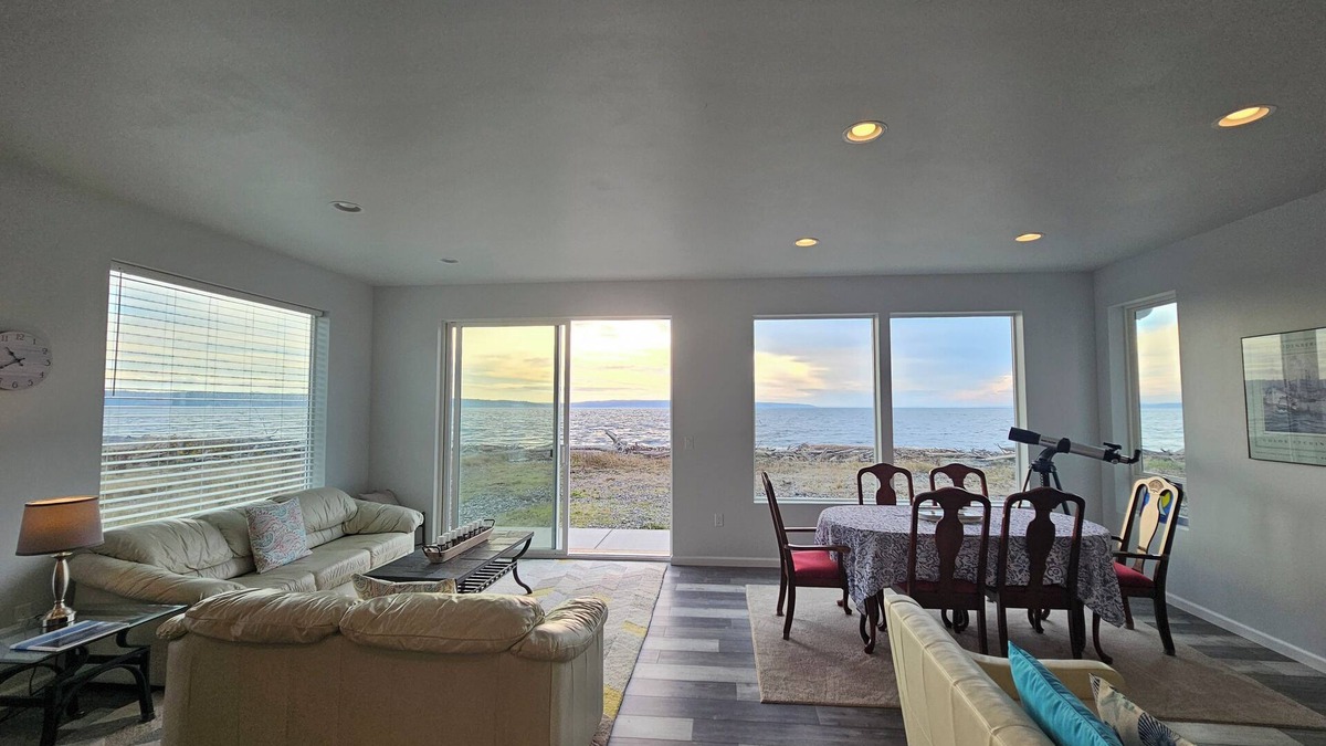 Coupeville House | Beachfront Oasis