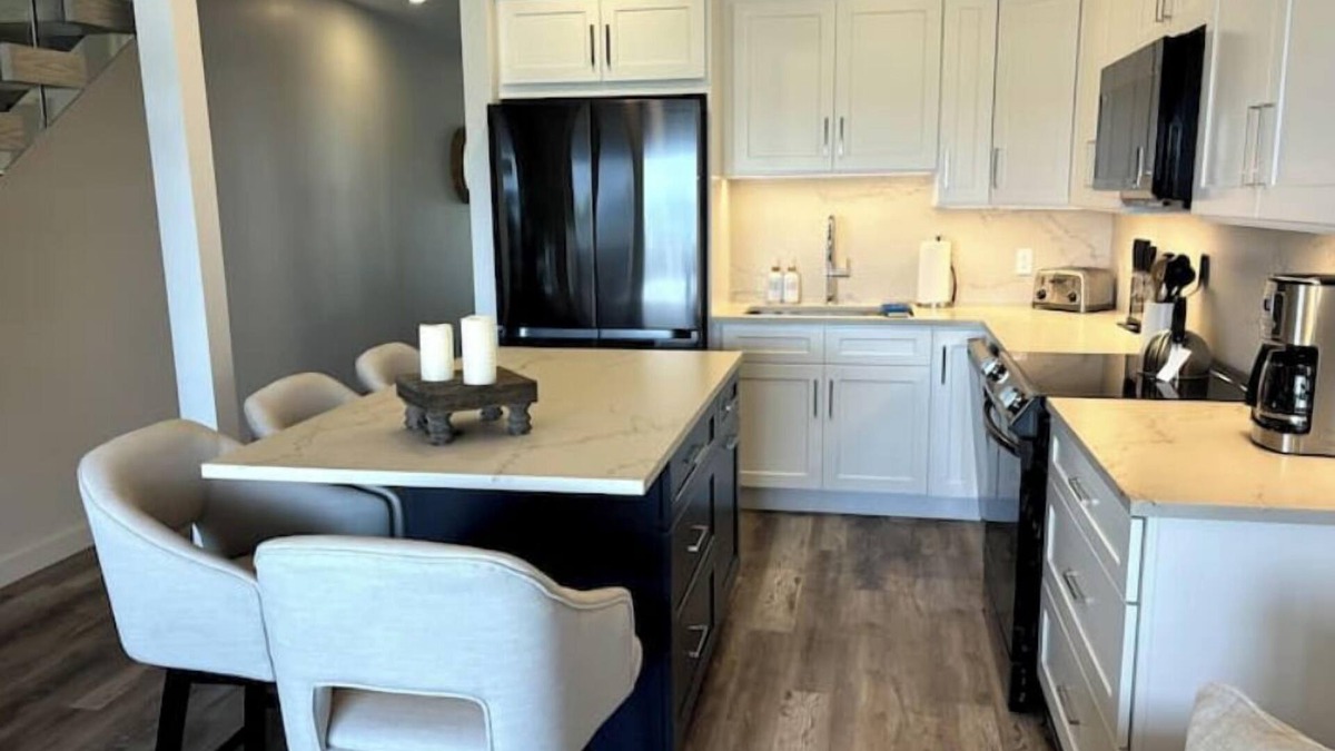 Savannah House | Beachfront on Spotts Beach!nn