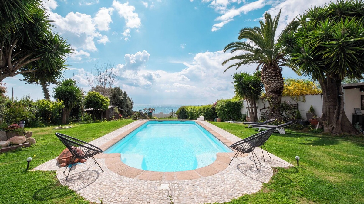 Quartu Sant'Elena Villa | [Beachfront] Private pool and design