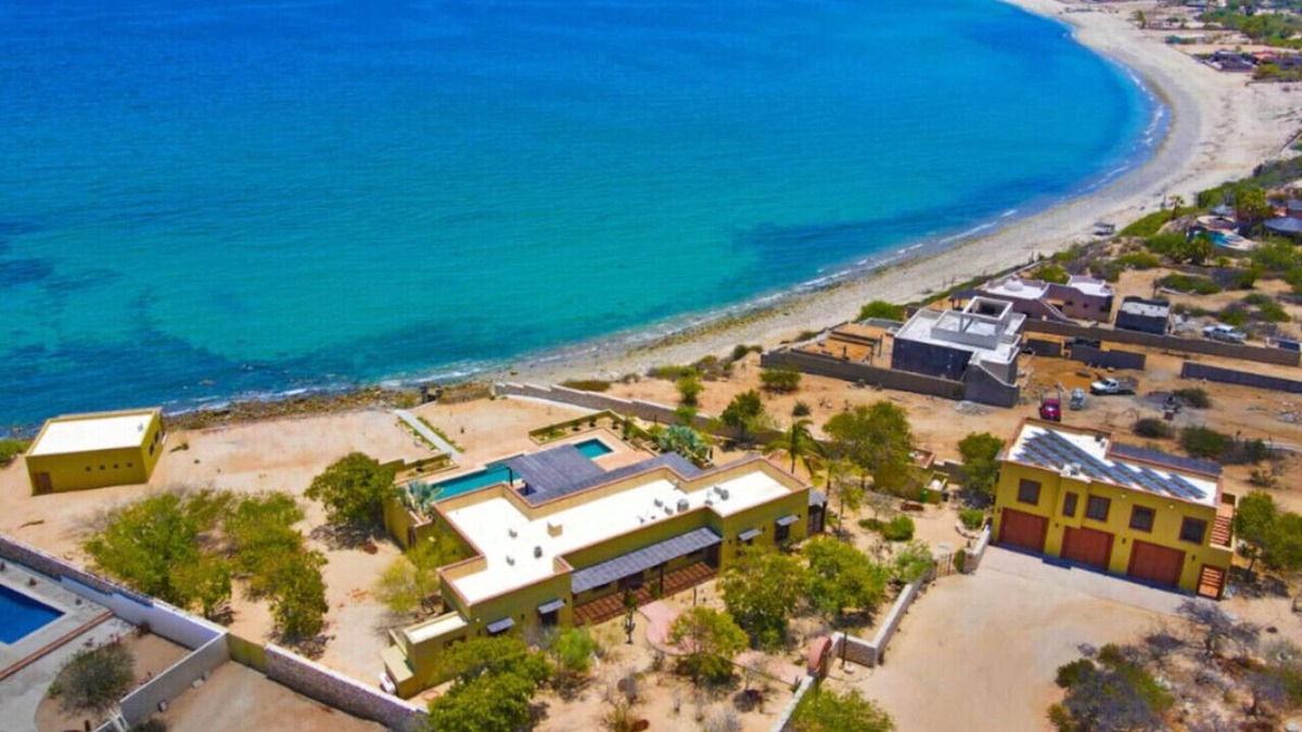 El Cardonal House | Beachfront Paradise in El Cardonal