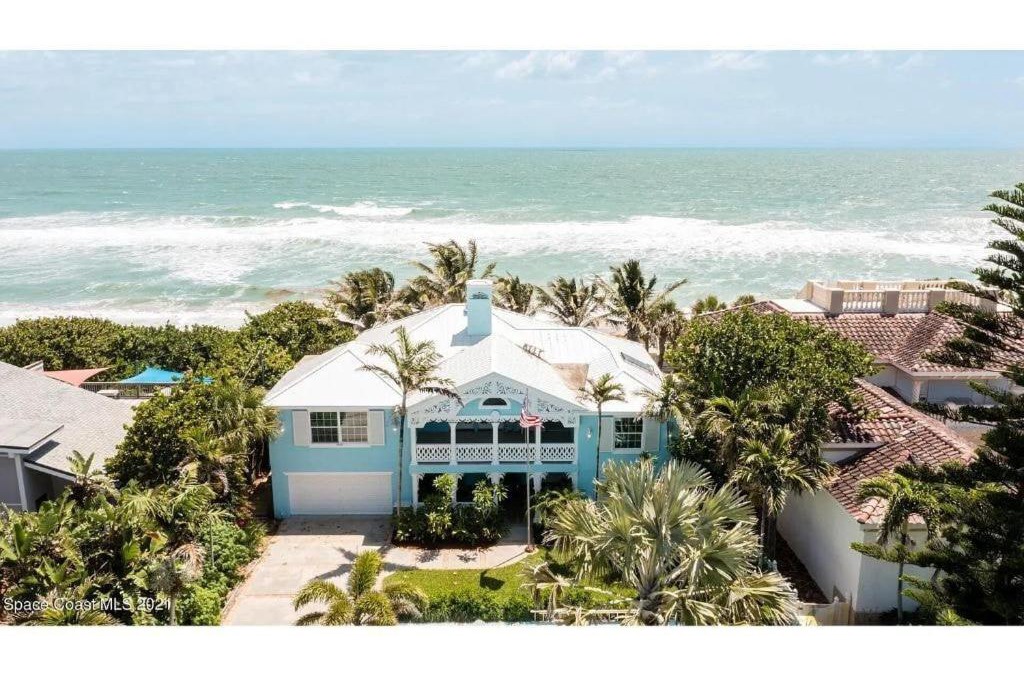 Floridana Beach House | Beachfront Paradise! GREAT FAMILY Vacation! SALTWATER HEATED POOL