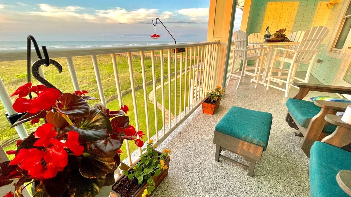 Red Fish Cove Condo | Beachfront Paradise! Beautiful Beachfront Views - Brand New Elevator