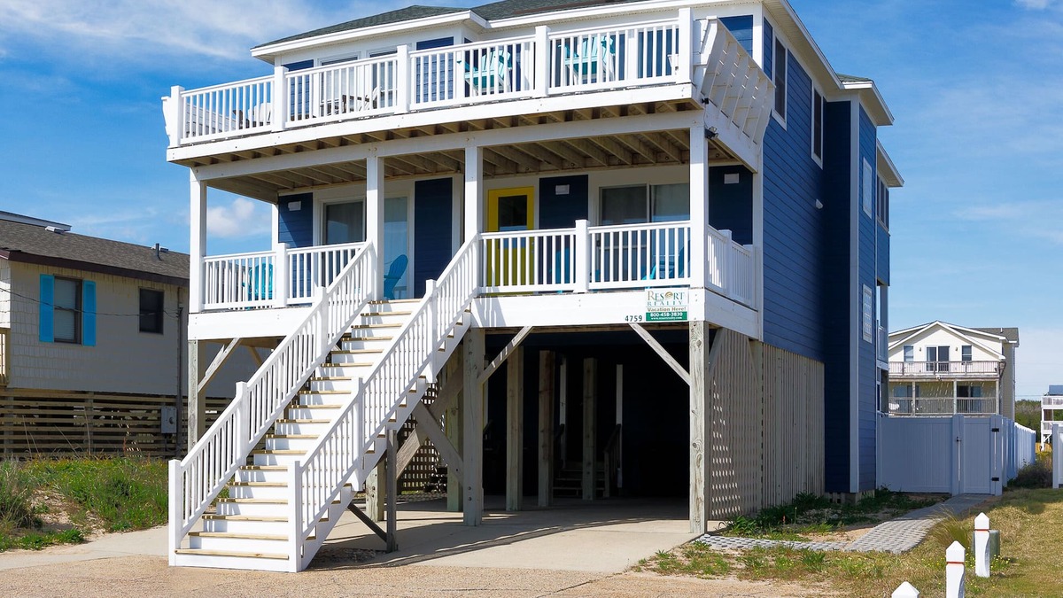 Sea Retreat House | Beachfront Paradise with Pool and Hot Tub, just 20 steps to the beach