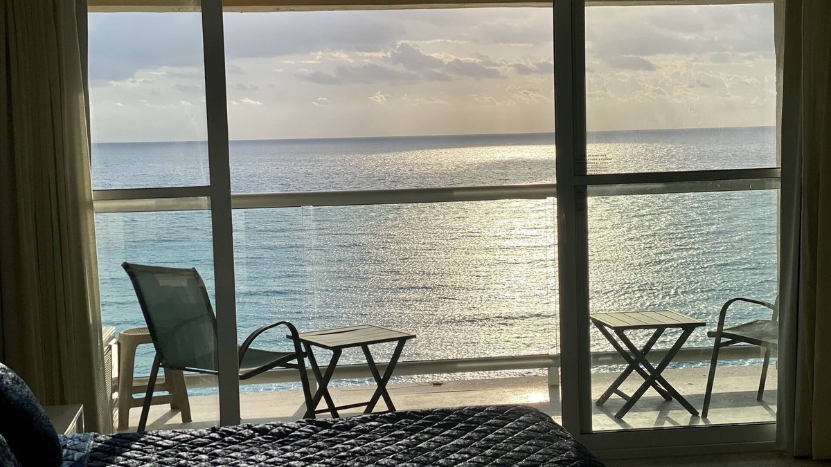 Punta Cancun Condo | Beachfront PENTHOUSE - 2 rooms, 2 balconies, maid service