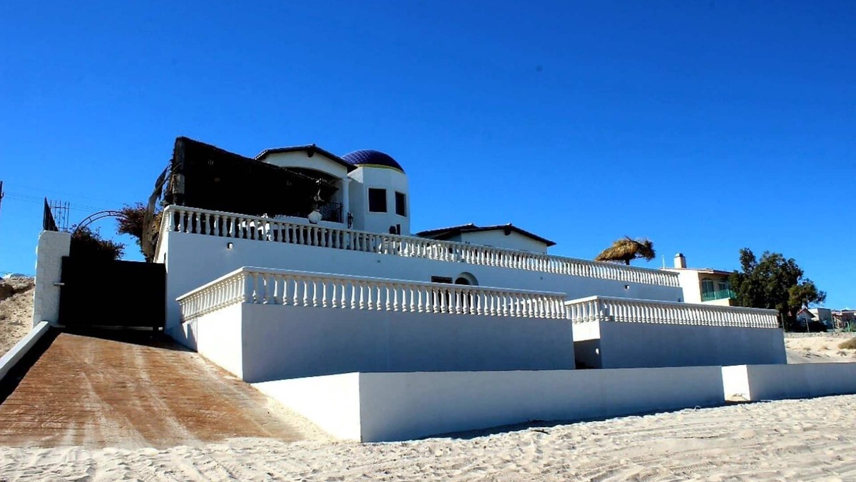 Villas de Las Palmas House | Beachfront Perfect for Entertaining