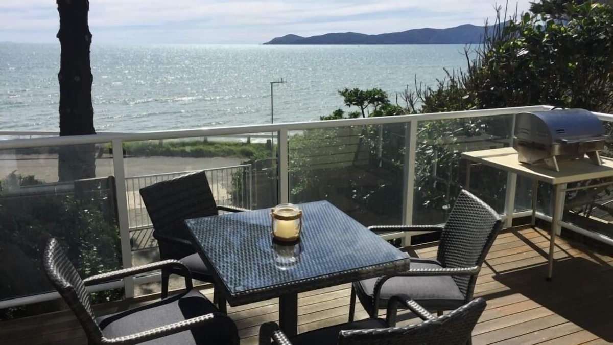 Raumati South House | Beachfront Raumati South