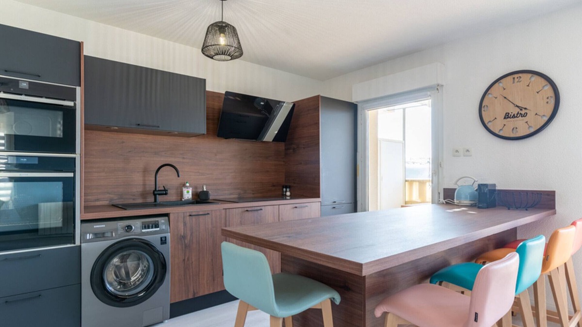 Biscarrosse Plage Apartment | Beachfront Renovated 2BR Apartment with Pool & Parking - Biscarrosse - Sleeps 6