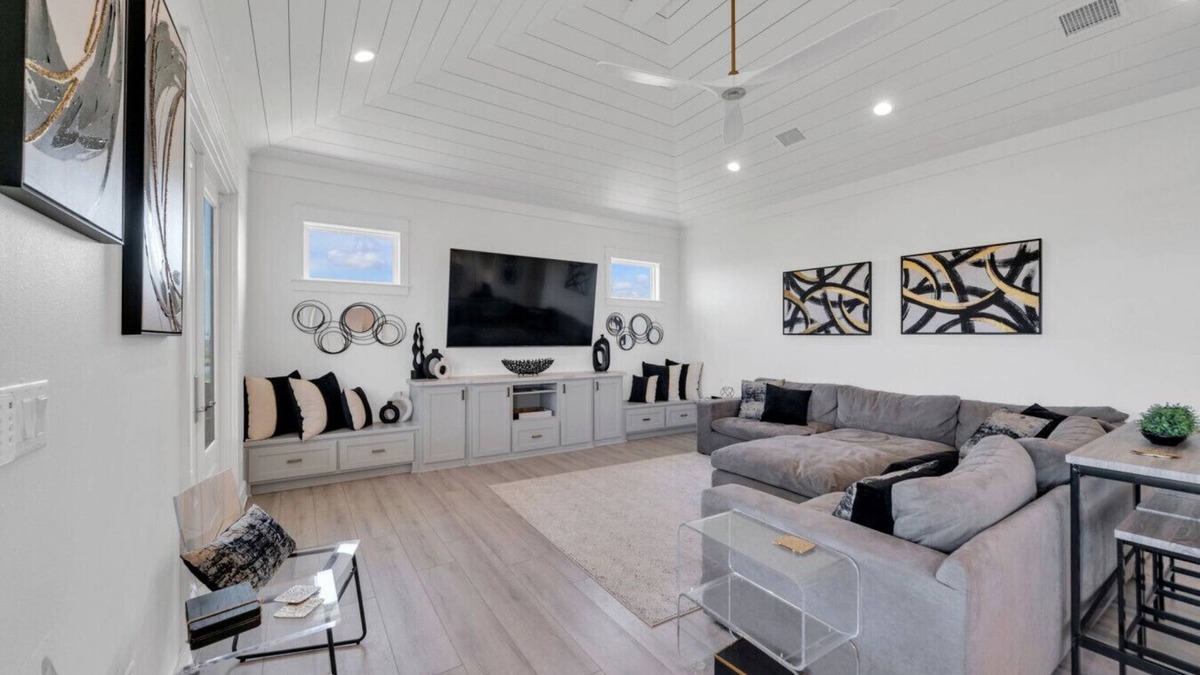 Galveston House | Beachfront Retreat | 4BR w/Ocean Views & Parking