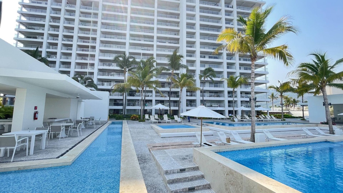 Olimpica Apartment | BEACHFRONT Resort Style Smart Studio