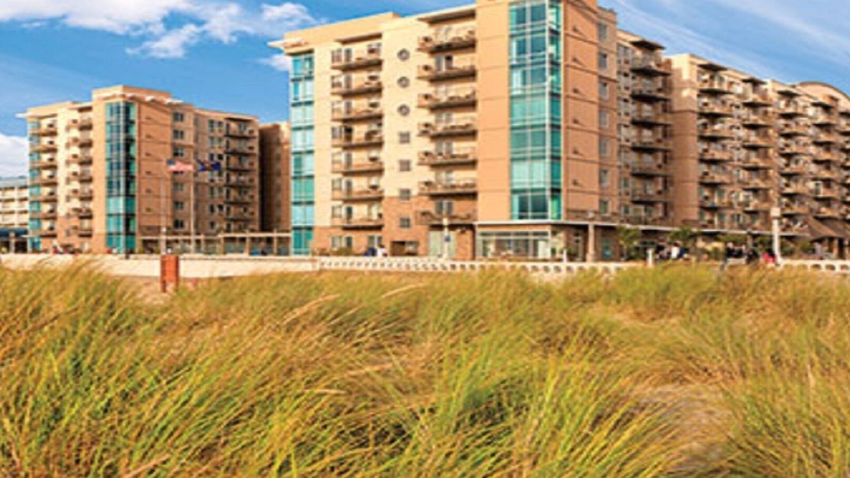 Seaside Gilbert District Resort | Beachfront Resort on the Promenade w/Ocean Views!