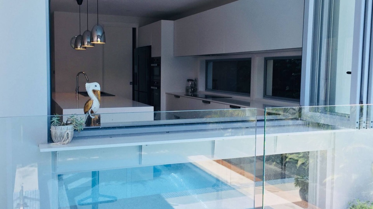 North Curl Curl Apartment | Beachfront retreat in North Curl Curl, heated pool and 100 m from beach.