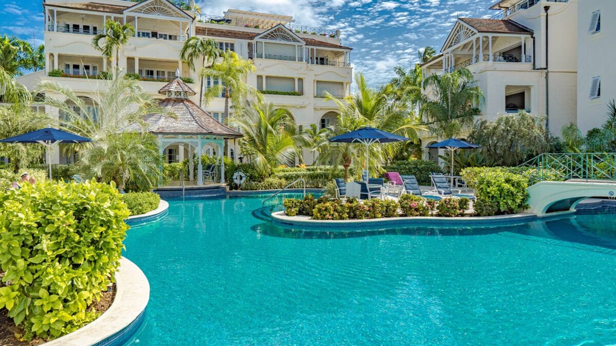 Schooner Bay Apartment | Beachfront Retreat with Pool: Schooner Bay 112