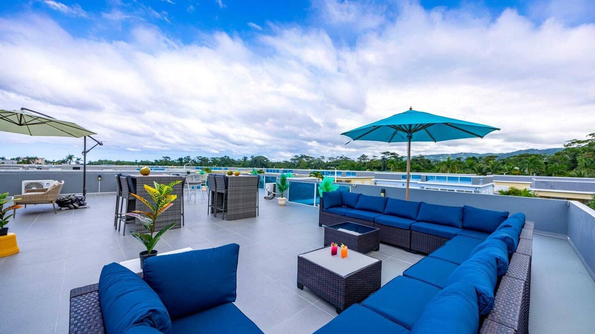 St. Ann's Bay Cabin | Beachfront Rooftop