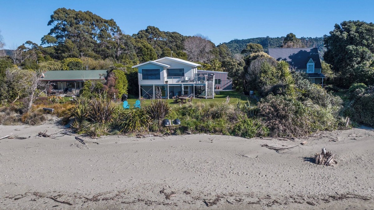 Parapara House | Beachfront Sanctuary - Parapara Holiday Home