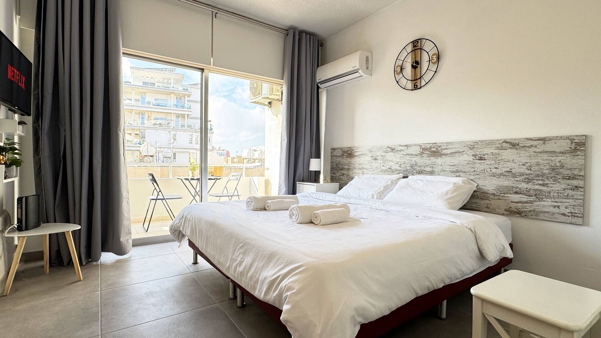 Skala Apartment | Beachfront SeaJoy Larnaka Makenzy - 50m to Beach