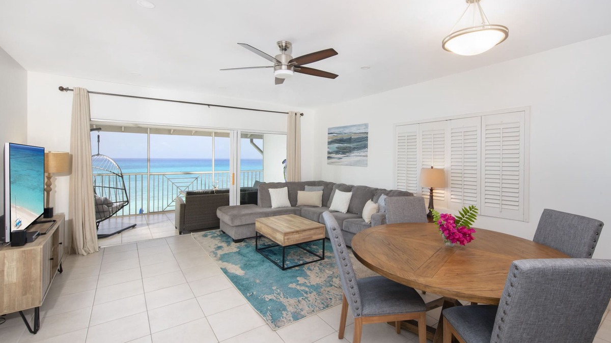 Seven Mile Beach Condo | Beachfront Seven Mile Beach, Grand Cayman - Discovery Point Club #42