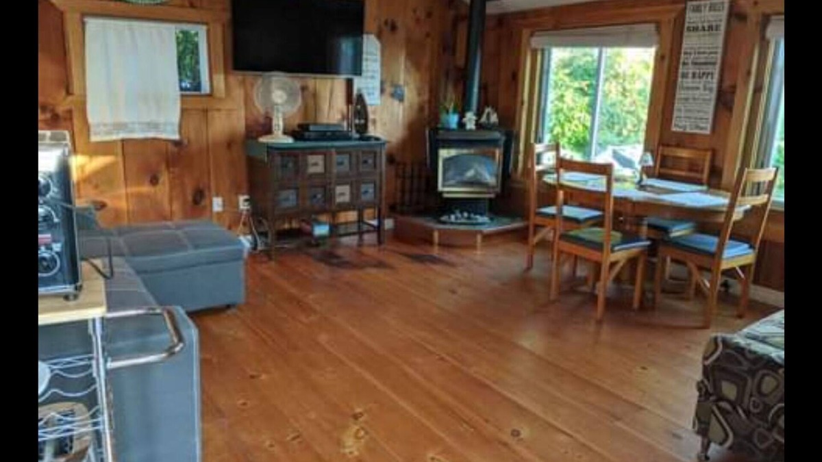 Port Stanley Cottage | Beachfront Spectacular Property Directly on a Private Beach in Port Stanley