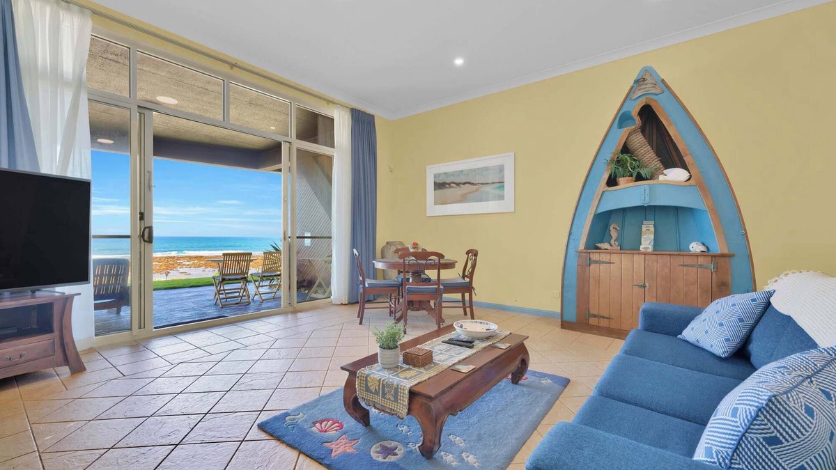 Blue Bay Apartment | Beachfront Stay, Private & Romantic l Nova Escapes