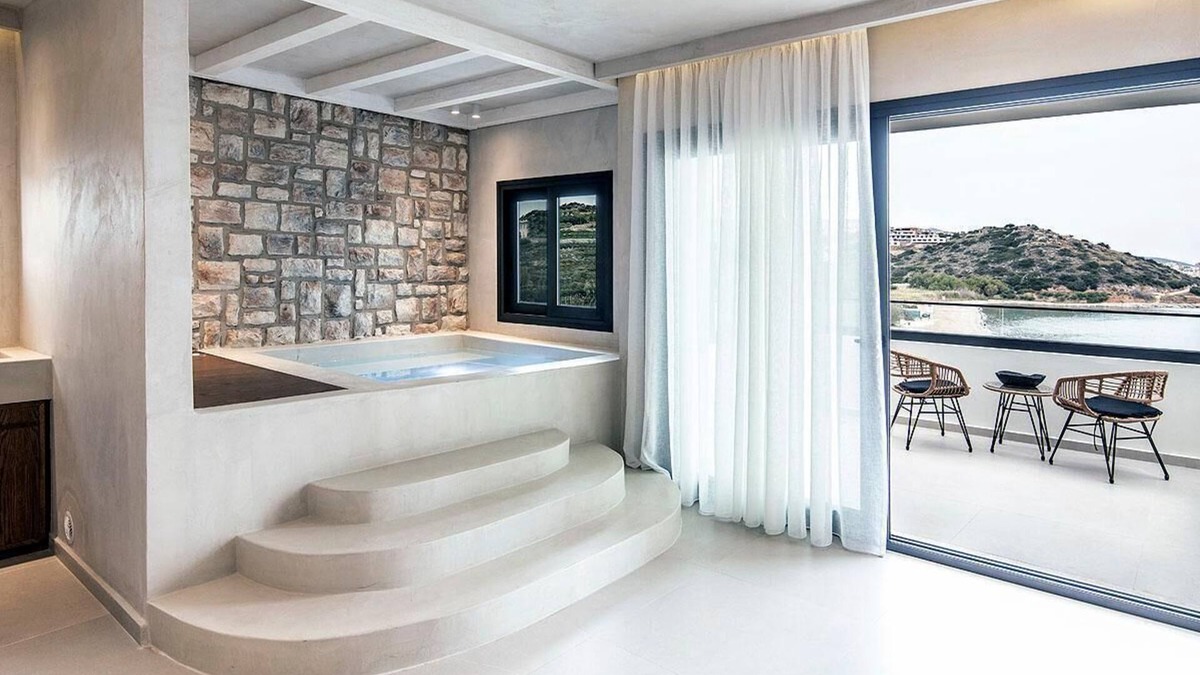 Almyros Villa | Beachfront Suite Access to the beach