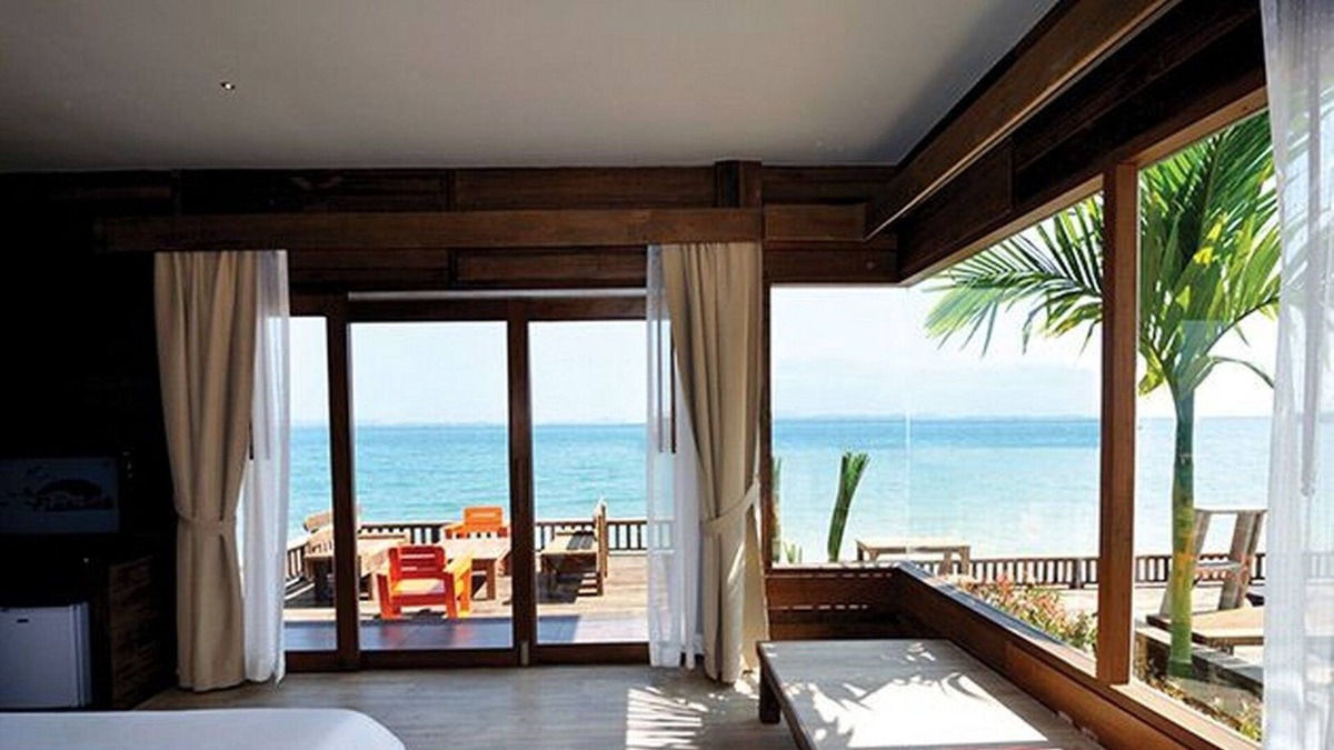 Rayong Apartment | Beachfront Suite @Baan Ploy Sea