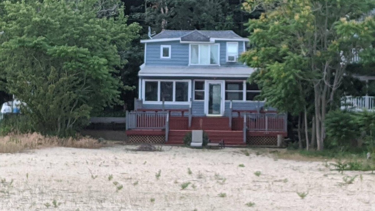 Sea Cliff House | Beachfront Summer Rental- Sea Cliff