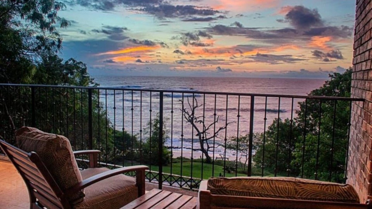 Playa Langosta Apartment | ♆Beachfront, Sunset, & Ocean Views with Elevator♆