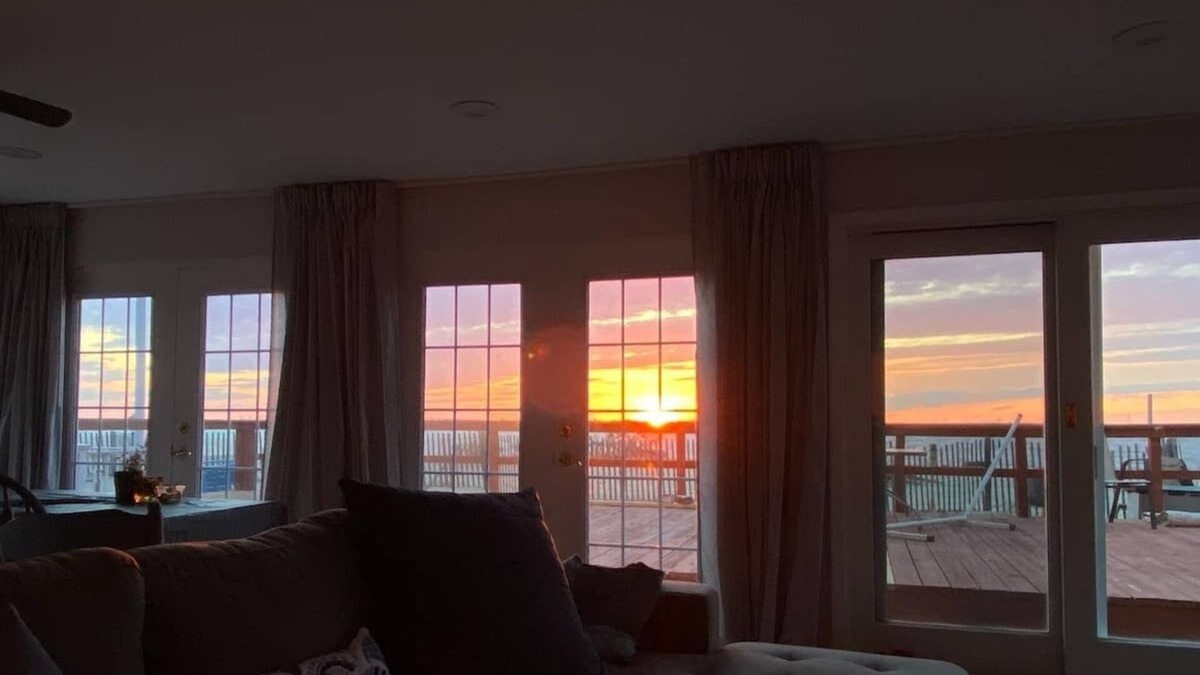 Hancocks Bridge House | Beachfront Sunsets on the Water at Oakwood Beach