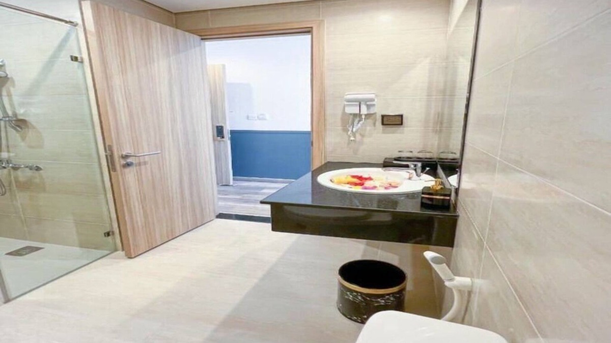 Duong To Villa | Beachfront swimming pool villa Marina resort Beautiful with kitchen