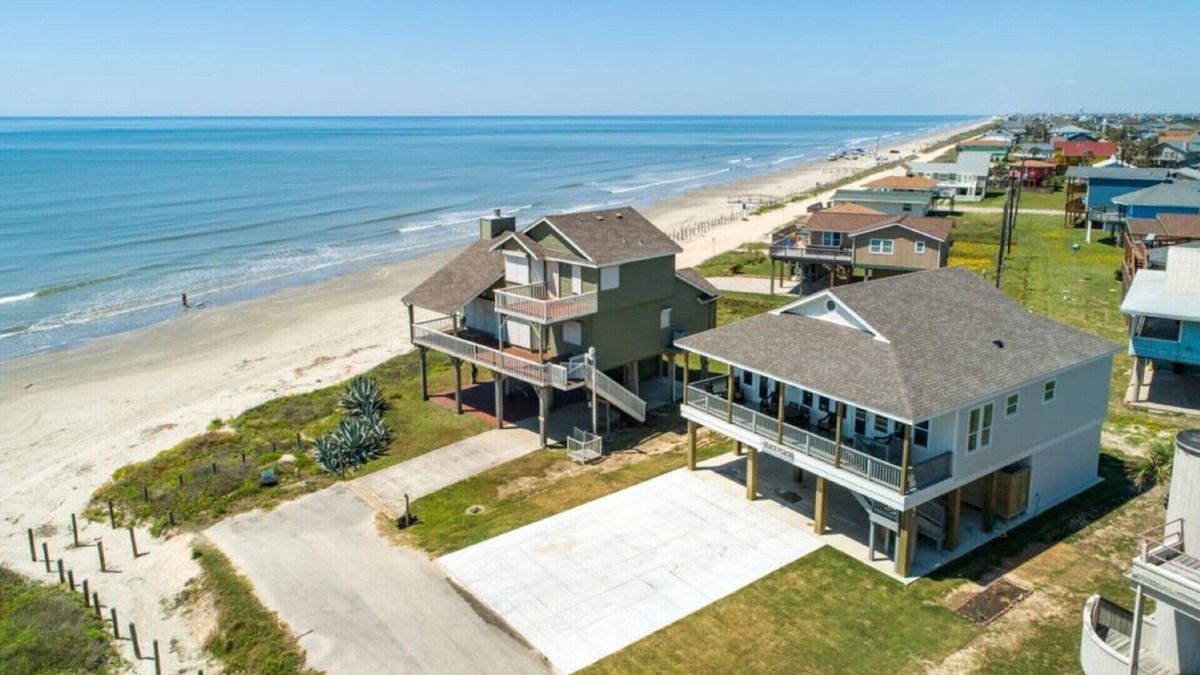 Spanish Grant House | BEACHFRONT! TEN STEPS TO BEACH SAND! PERFECT BEACH VACATION!