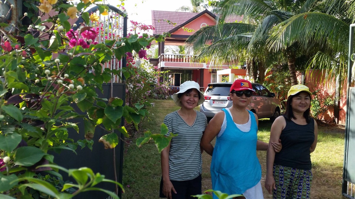 Anda Villa | Beachfront Tondol Beach Villa Vessela