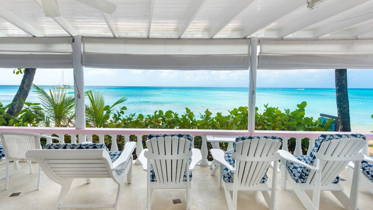 Mullins Villa | Beachfront Tropical Retreat - Belair