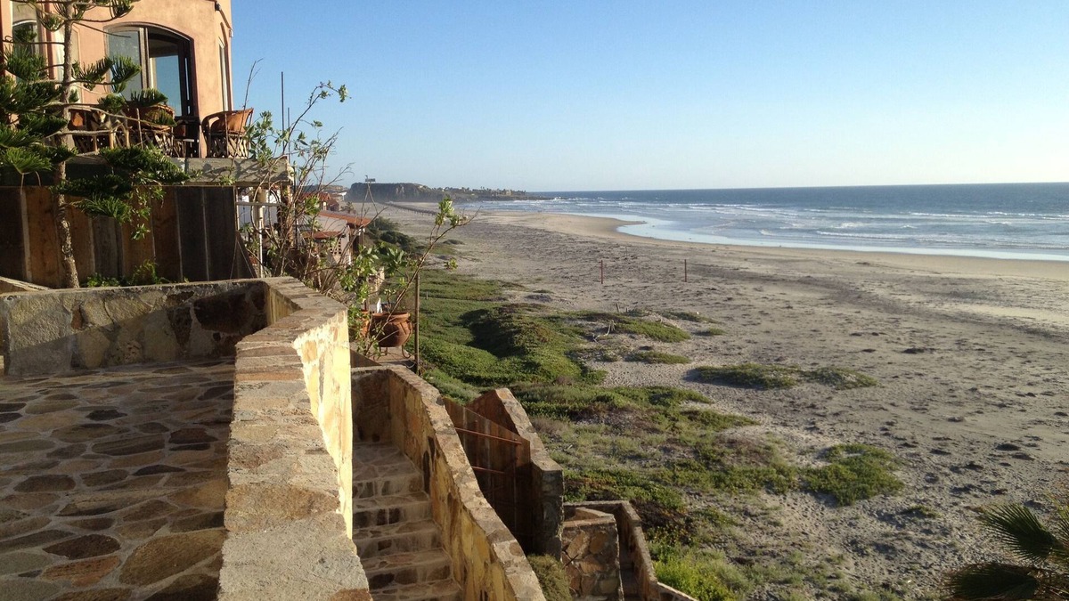 La Fonda House | Beachfront Vacation Rental