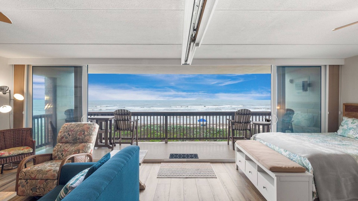 Port Aransas Condo | Beachfront Views! Two Bedroom/Two Bath | Private Boardwalk to Beach, Resort Pool