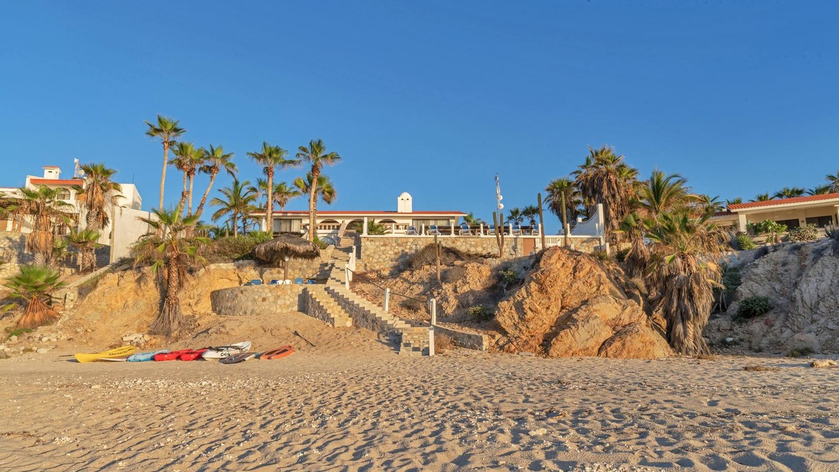 Zona Centro Villa | Beachfront Villa + Casitas w/pool. 6 BR
