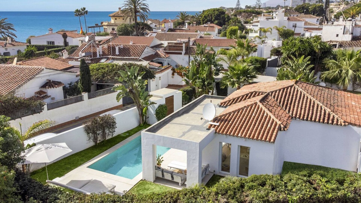 Urbanizacion Costabella Villa | Beachfront Villa Casa Blanca | Ref. #31