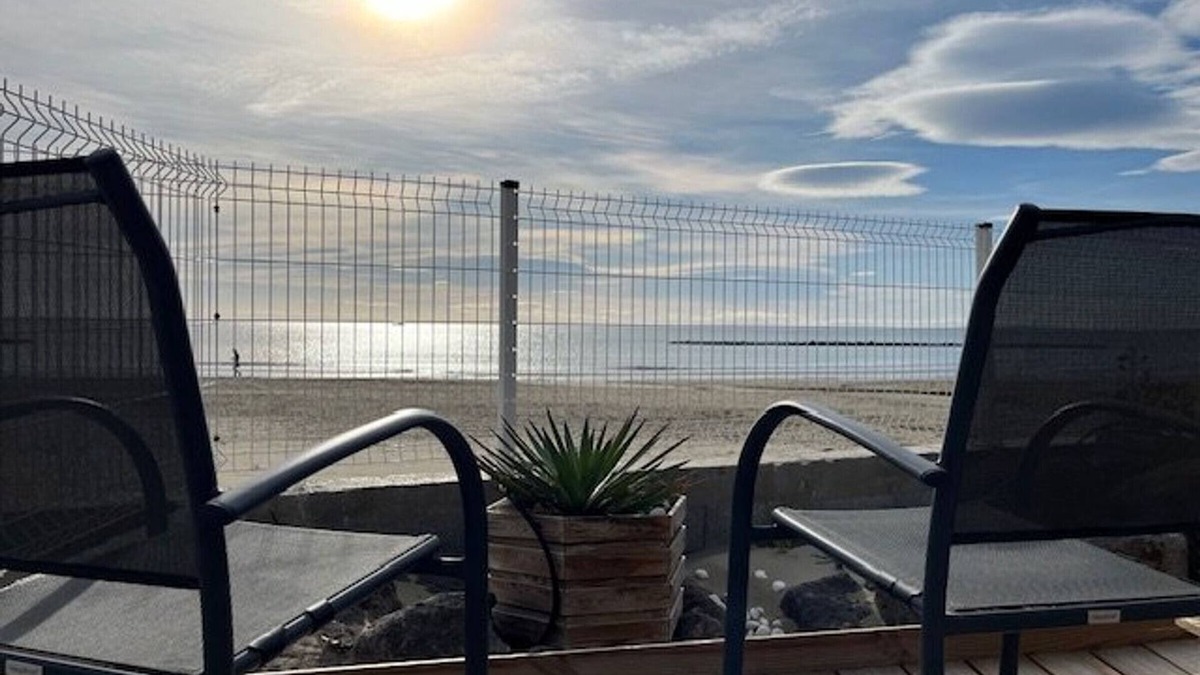 Le Grau-dʼAgde Villa | Beachfront Villa with Terrace, 4 Guests – Grau d’Agde