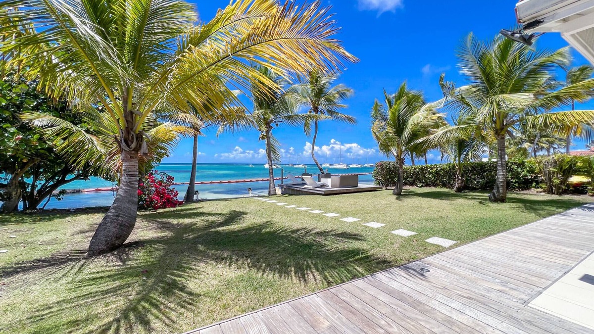Saint-Francois Villa | Beachfront villa private pool & stunning views