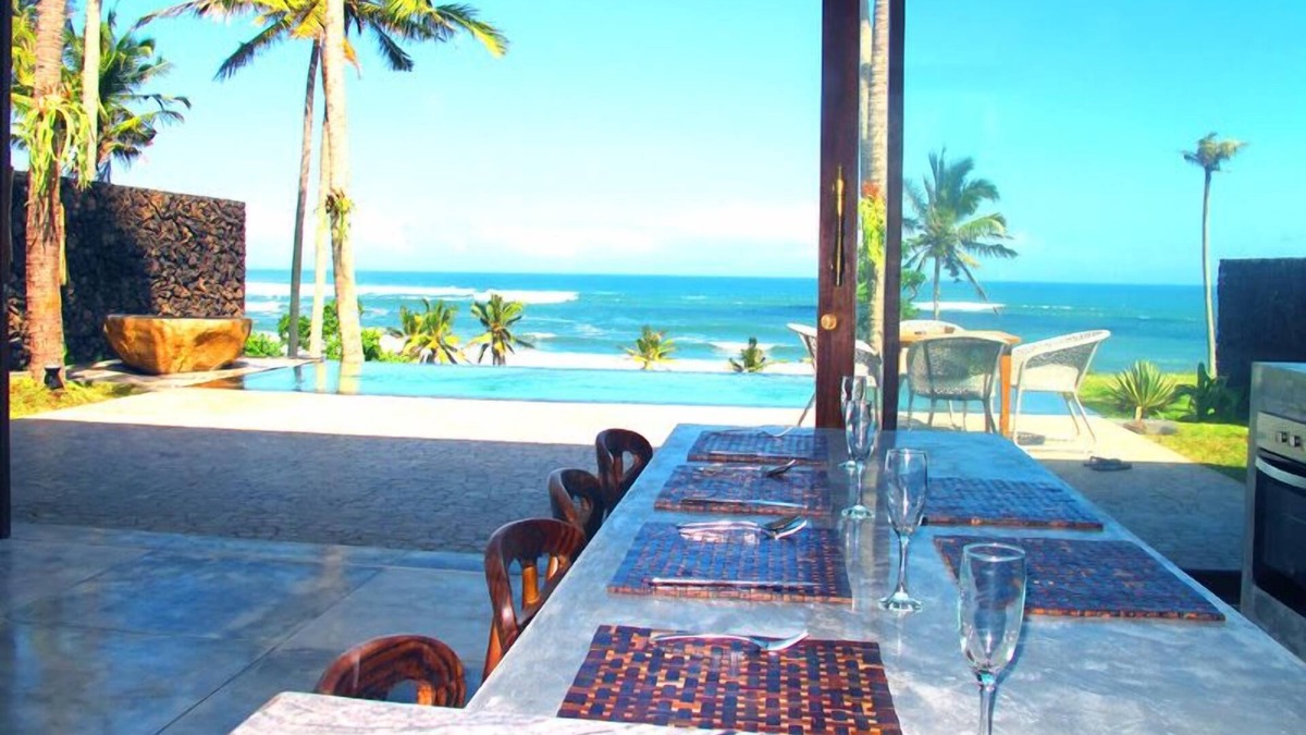 Suraberata Villa | Beachfront Villa Inca- Breakfast included