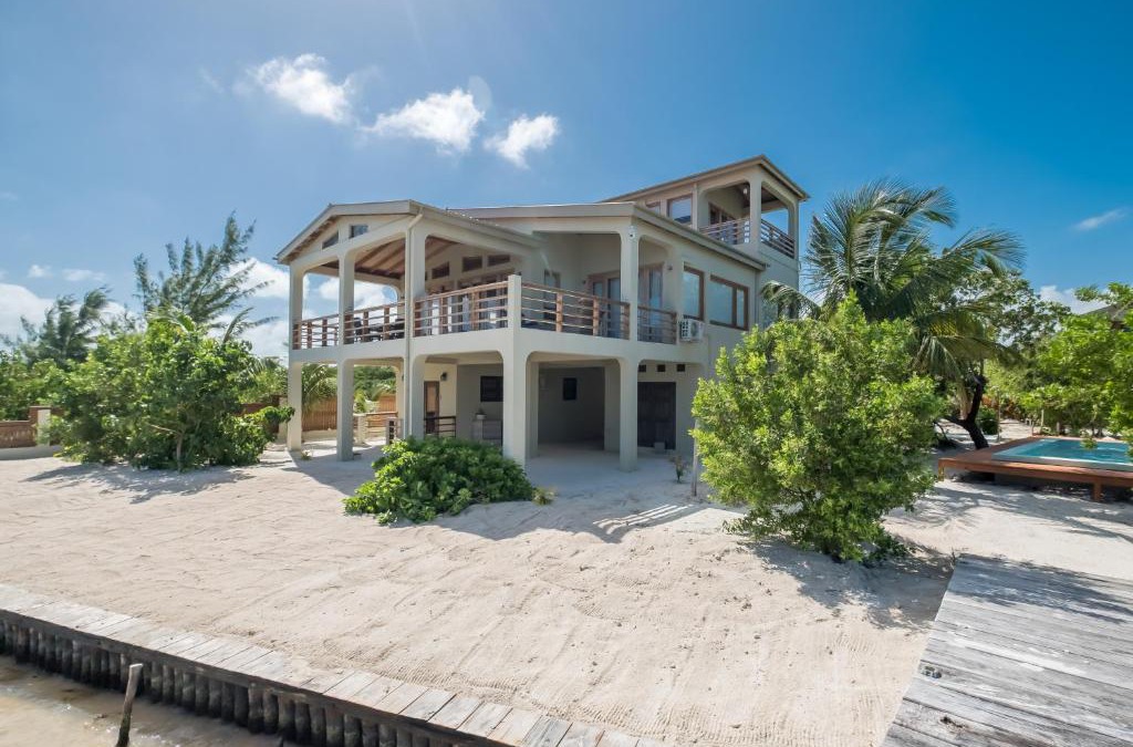 Caye Caulker Villa | Beachfront Villa Island Pearl Gold Standard Certified
