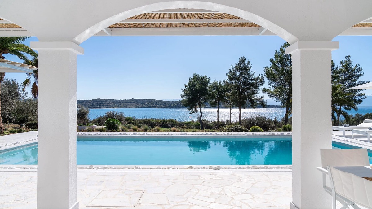 Kilada Villa | Beachfront Villa Seascape in the Greek Riviera