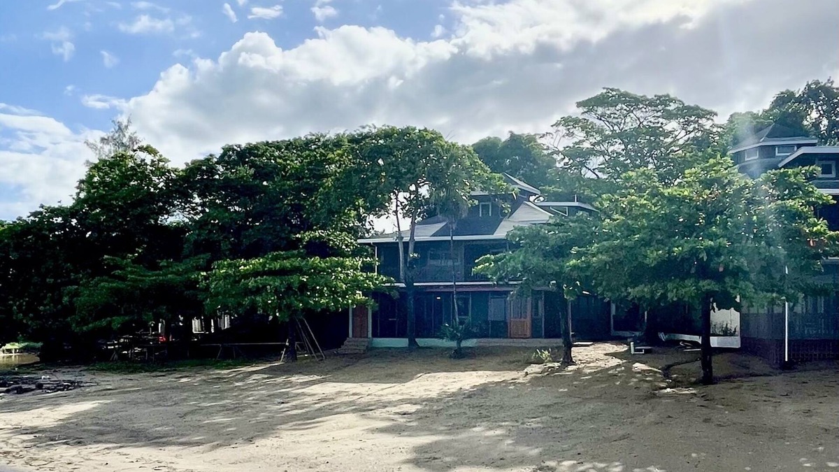 Antoneys Cay House | BEACHFRONT VILLA! Snorkel & explore the amazing reef! Experience Caribbean Life!