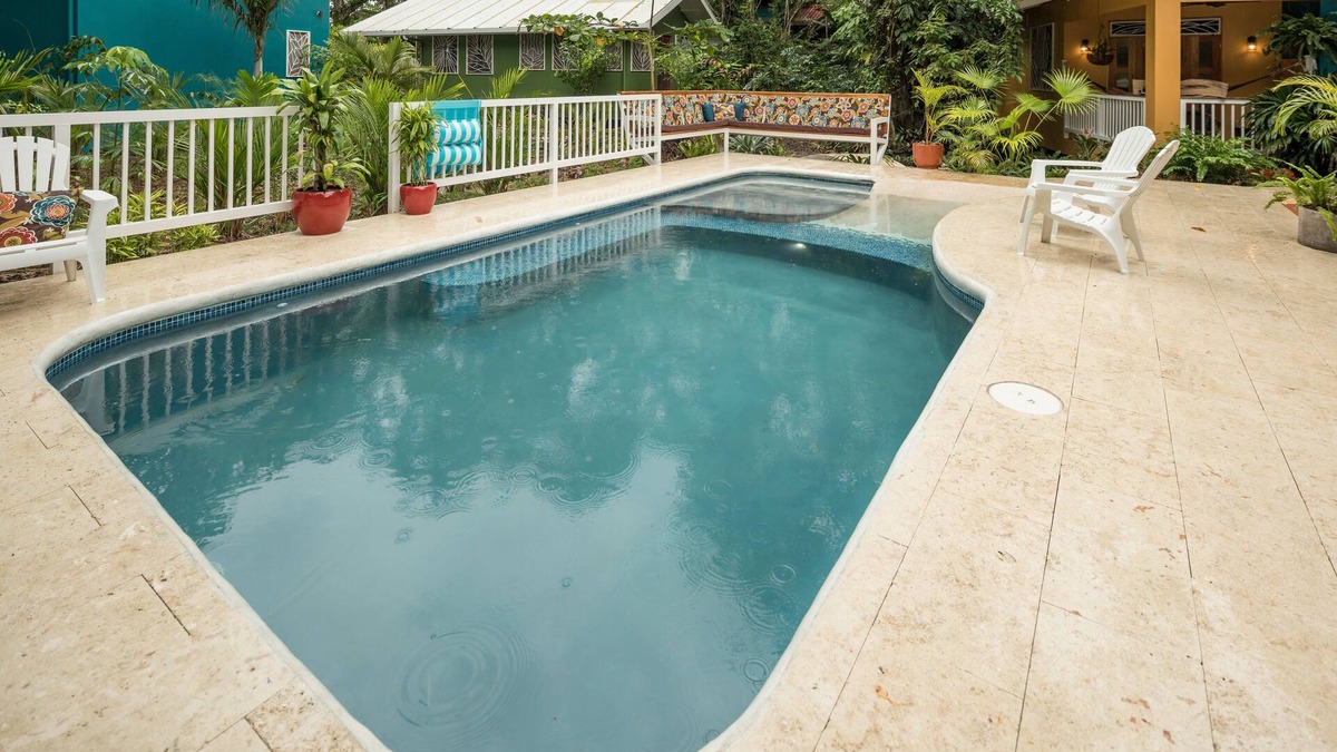 Chiguata Villa | Beachfront villa with pool. Hosts big families, groups or small retreats.