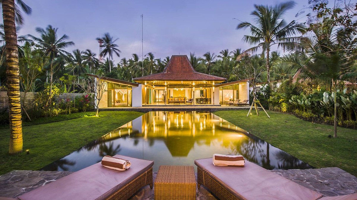 Melaya Villa | Beachfront Villas with Private Infinity Pool, ask us for the 2024 discount deal!
