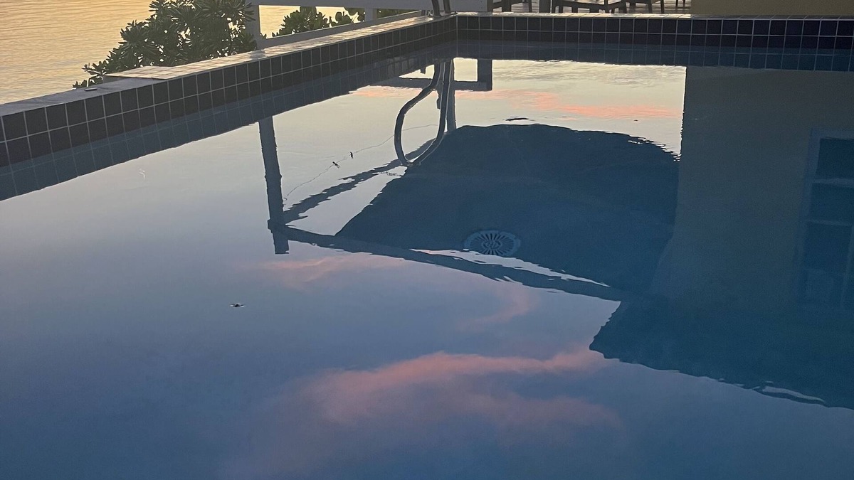 Spanish Wells Cottage | Beachfront Water's Edge Cottage with pool (newly renovated)