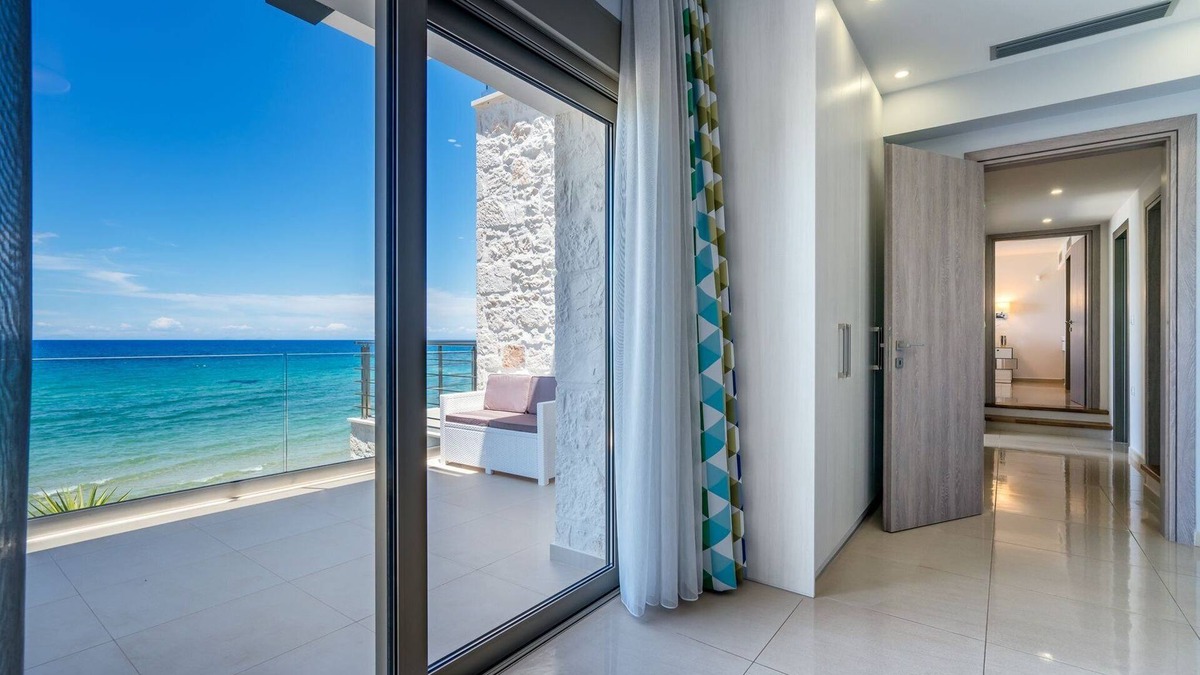 Tragaki Villa | Beachfront Zante Villa | Villa Perla | 5 Bedroom | Private Pool | Tragaki