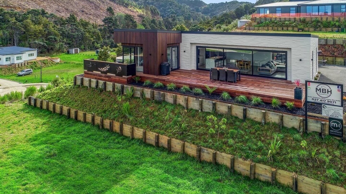 Ngunguru House | Beaching, fishing, relaxing with water views on the Tutukaka Coast,
