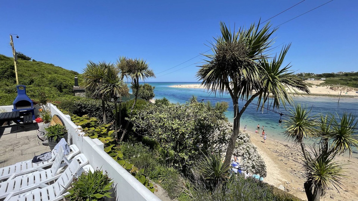 Lelant House | Beachpad's Beach Bungalow on *Best Beach 2024 The Times + hot tub parking wifi