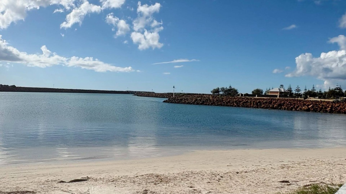 Geographe House | Beachside Bliss at Galley Cove House – Renovated 2BR Retreat