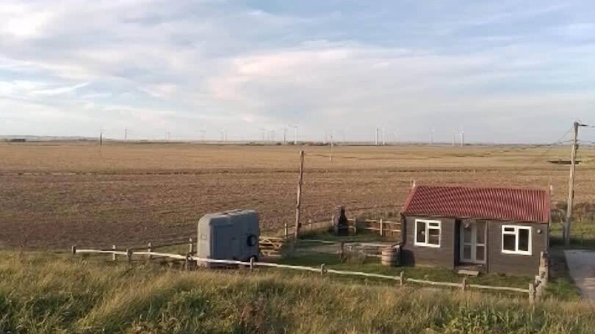 Lydd-on-Sea Ski Chalet | Beachside Bliss Cosy Cottage Jurys Gap
